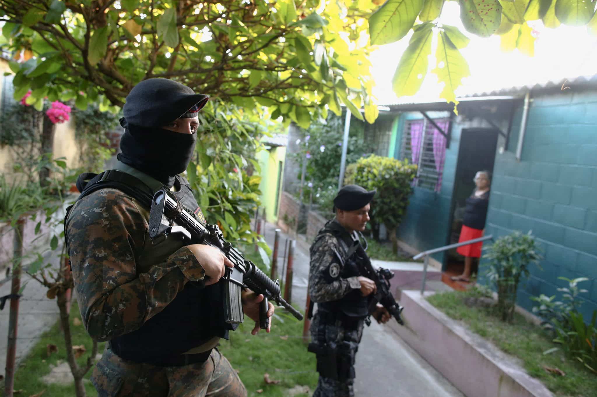 El Salvador Crackdown On Gangs Causes Human Rights Abuses Report Says   Armed Salvadoran Troops Patrol A Residential Area 2048x1365 