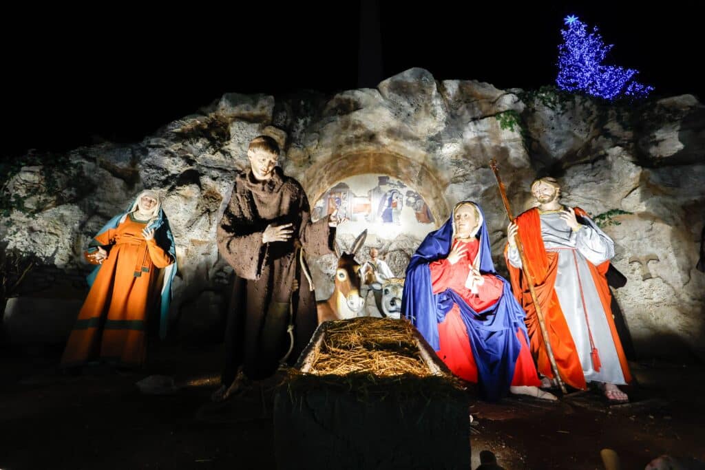 Pope marks 800th anniversary of Nativity scene, asks prayers for Holy ...