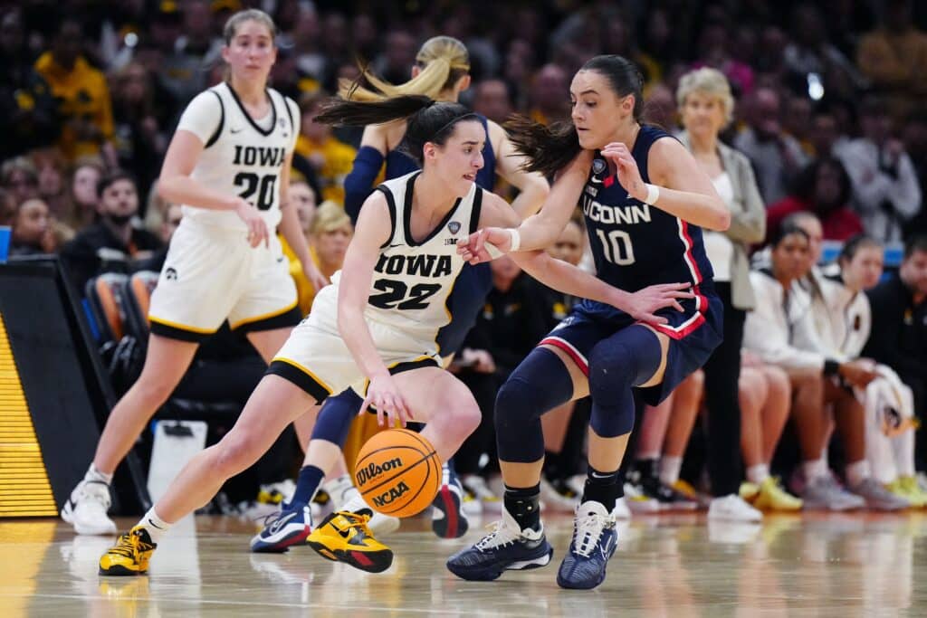 'Caitlin Clark has the world by her fingertips': Iowa Hawkeyes ...