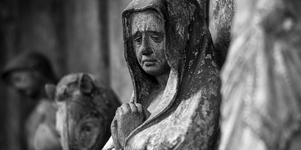 Statue of Mary praying