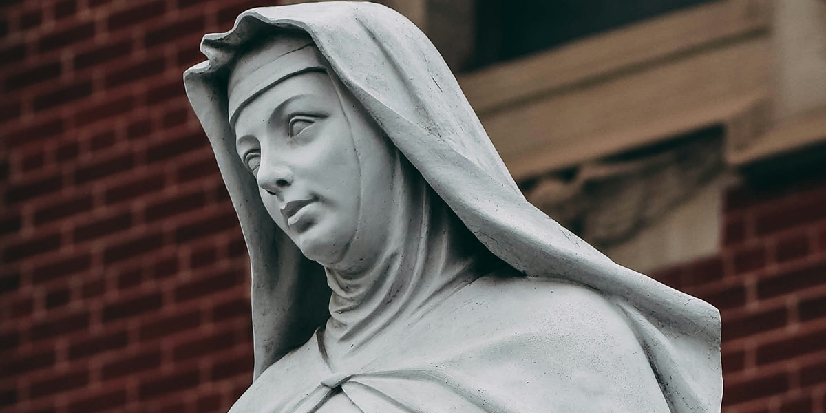 statue of saint Clare