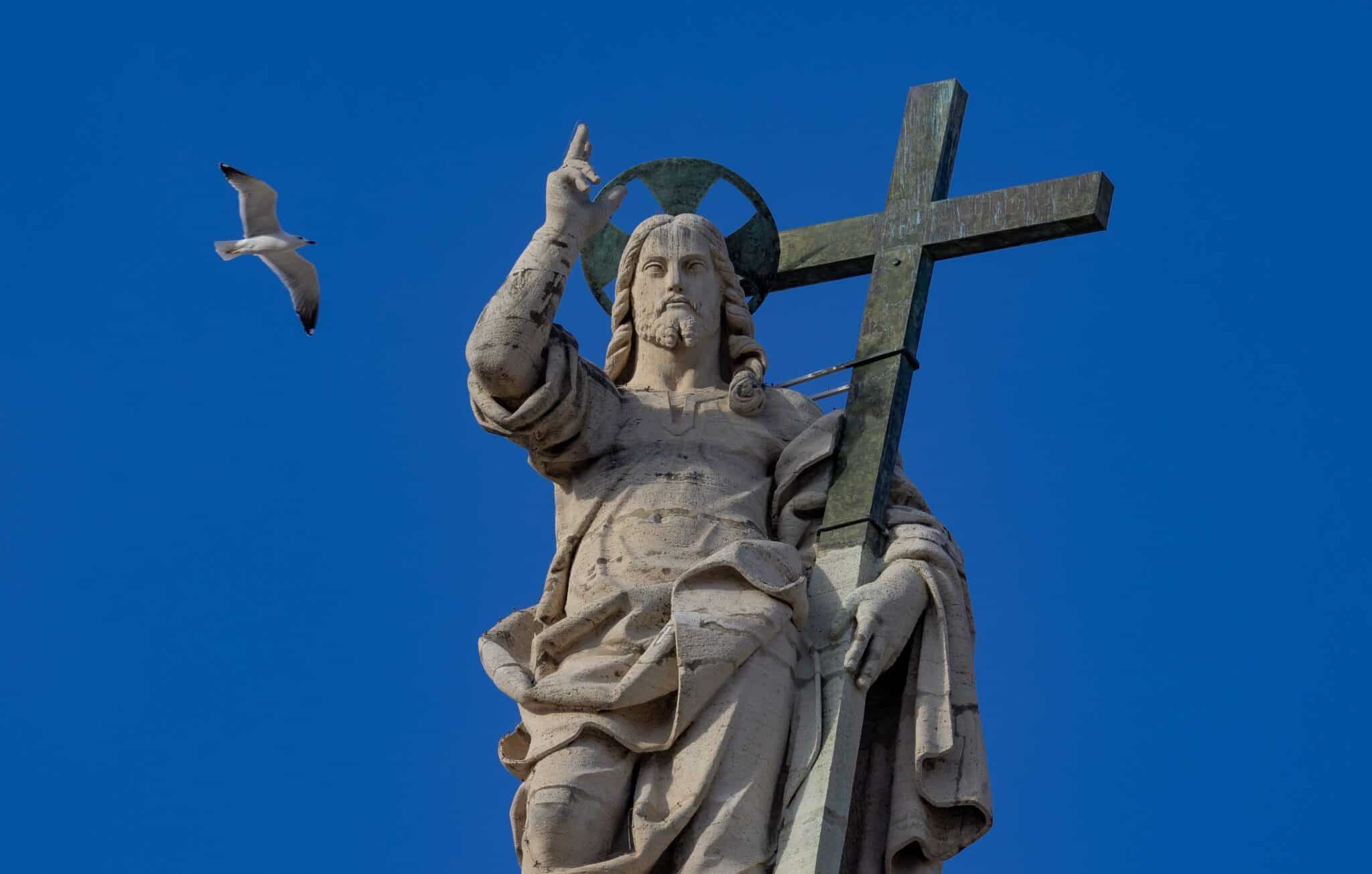 A bird flies over the statue of the Risen Christ on top of the facade of St. Peter's Basilica at the Vatican during Pope Francis' weekly general audience Nov. 13, 2024. The motto of a U.S. youth ministry called the Dead Theologians Society is "mortuum mundo, vivum in Christo" ("dead to the world, alive in Christ,"), which echoes St. Paul's call in Romans 6:11 to be completely transformed in accord with Christ's death and resurrection. (CNS photo/Pablo Esparza)