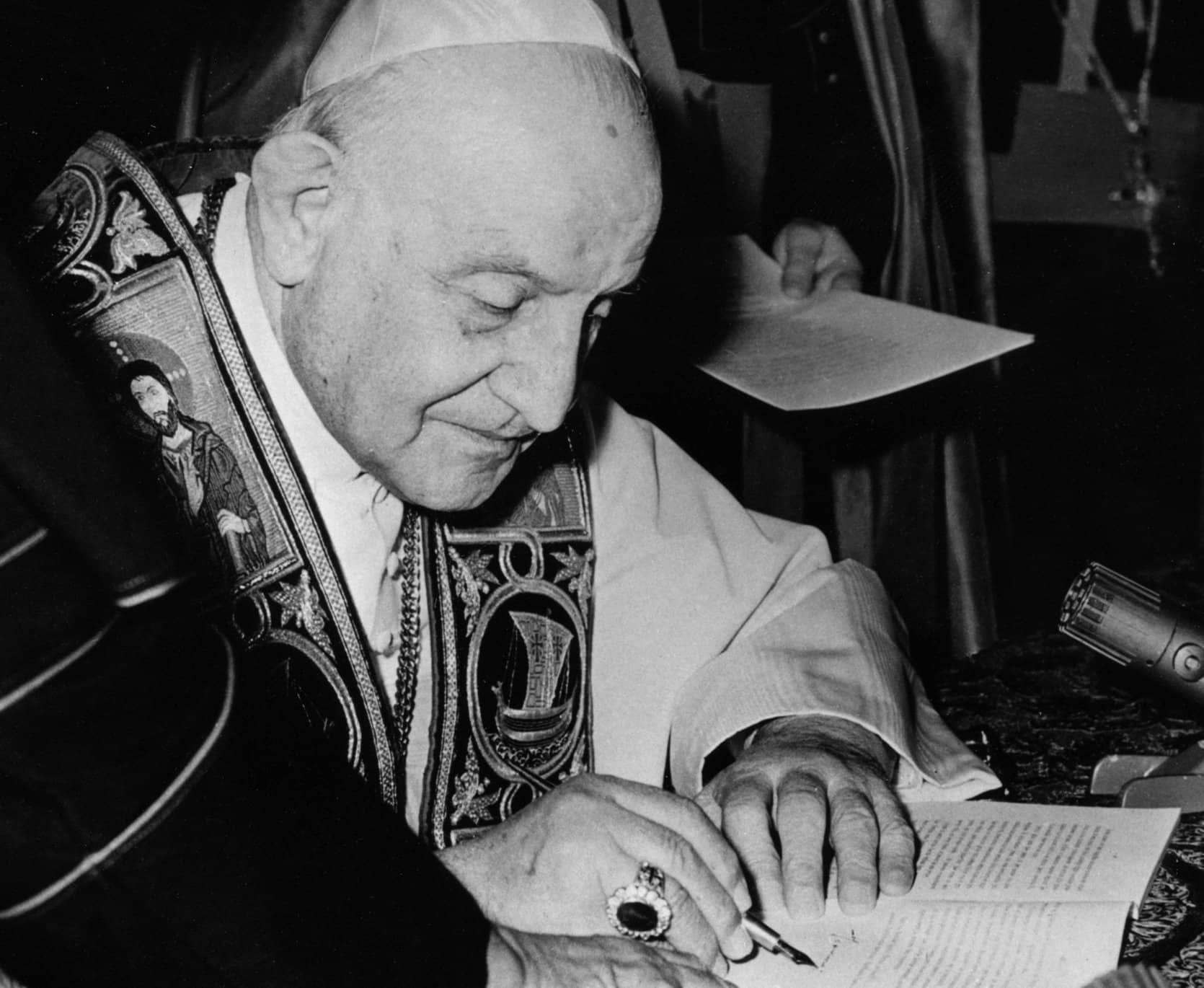 Pope John XXIII signs his encyclical "Peace on Earth" ("Pacem in Terris") at the Vatican in this 1963 file photo. (CNS photo)